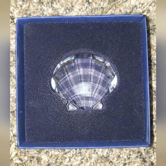 Swarovski| "Wonders of The Sea" Scallop Figurine - Picture 2 of 2